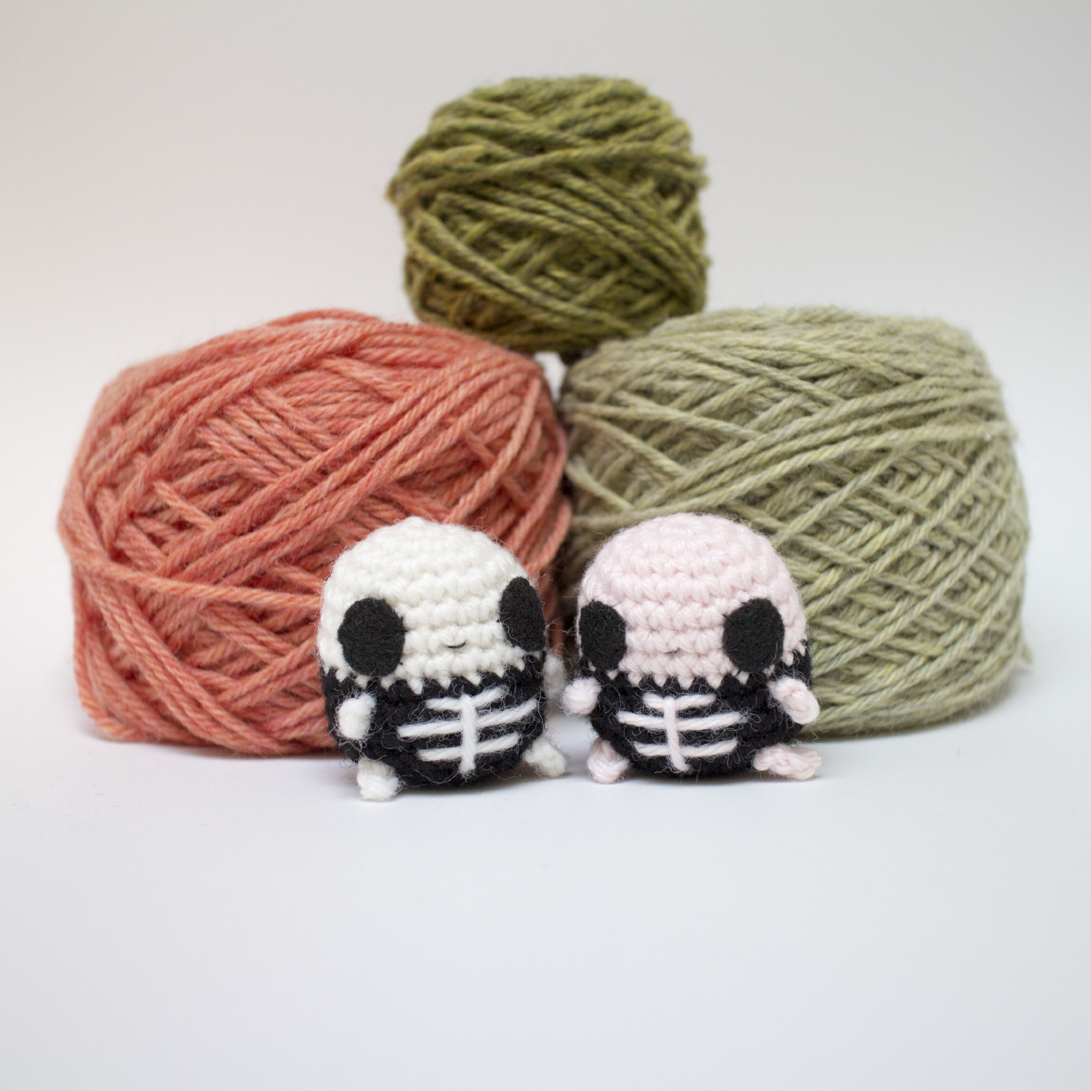 Crochet skeleton amigurumi pattern