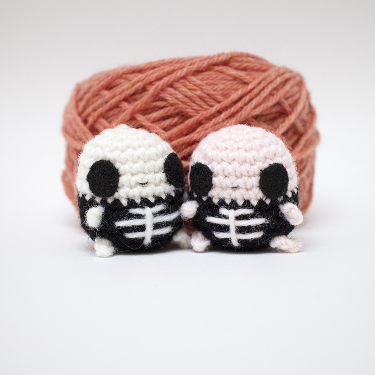 Crochet skeleton amigurumi pattern