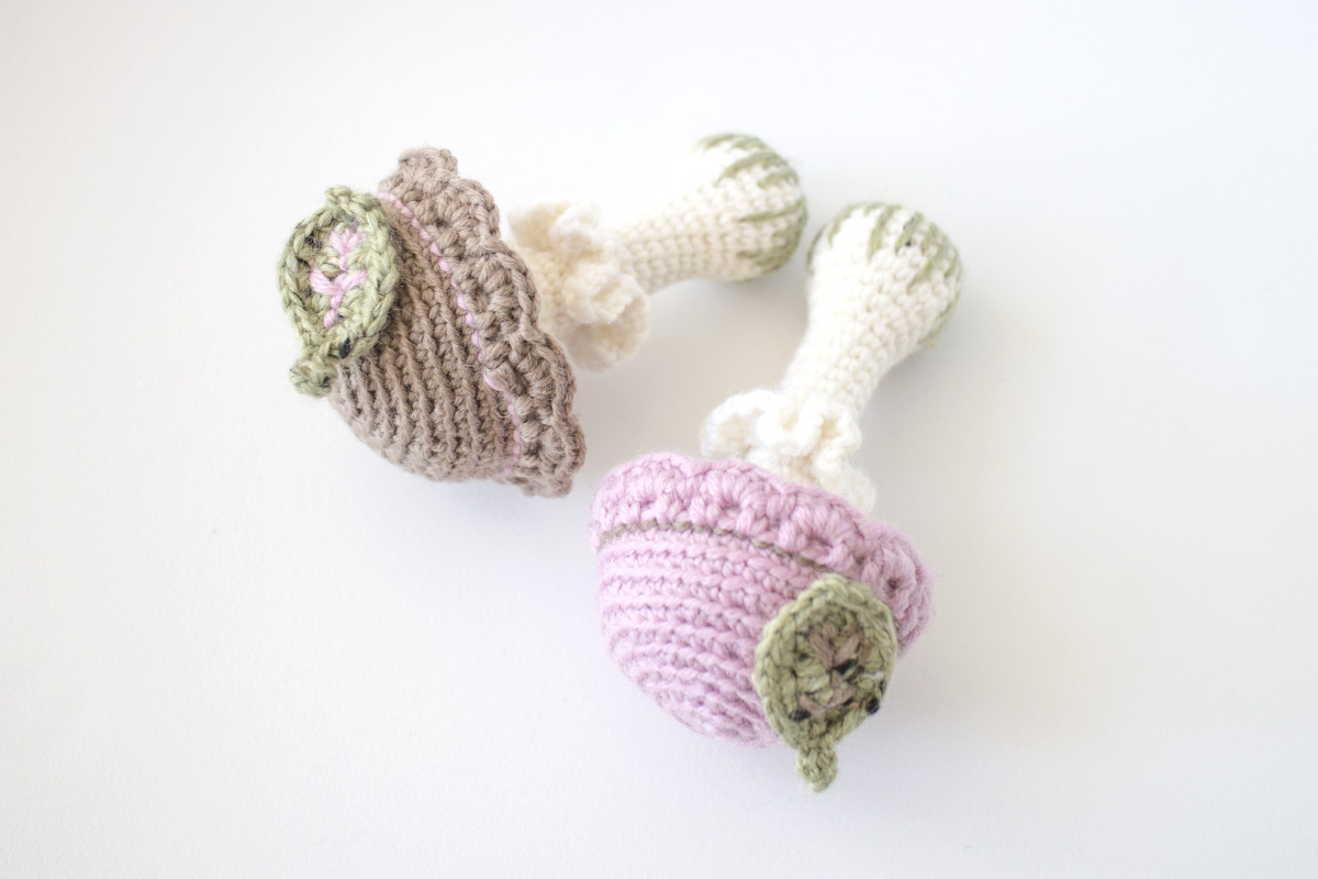 Mushroom rattle amigurumi pattern